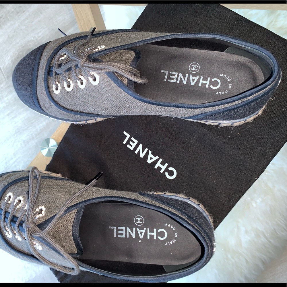 Chanel Sneaker Women’s size 38 1/2 (US 8.5) - Picture 7 of 8